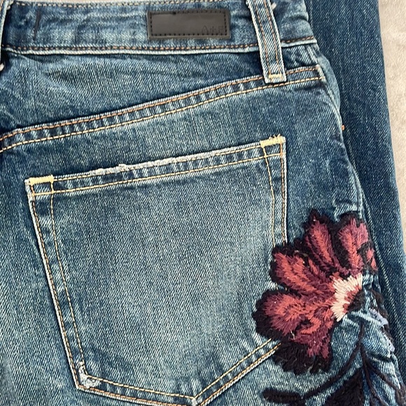 Abercrombie & Fitch Annie Girlfriend jeans distressing & floral embroidery 2/26R - Picture 7 of 16